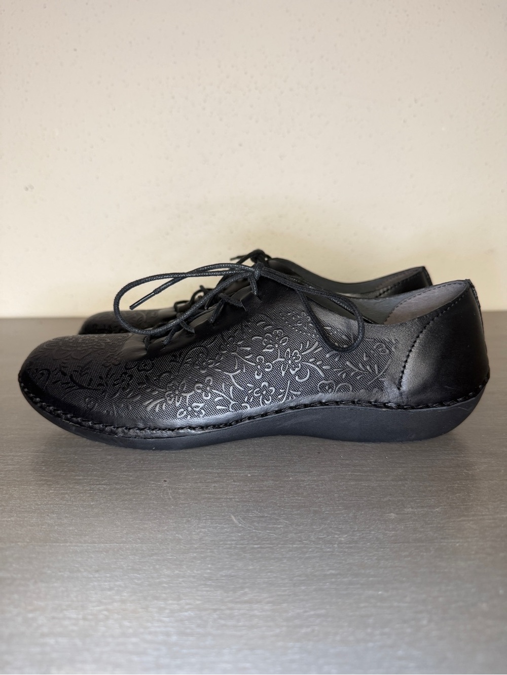 Propét Chantel Women's Floral Leather Oxfords Black Size 10 X 2E Comfortable - Picture 3 of 8